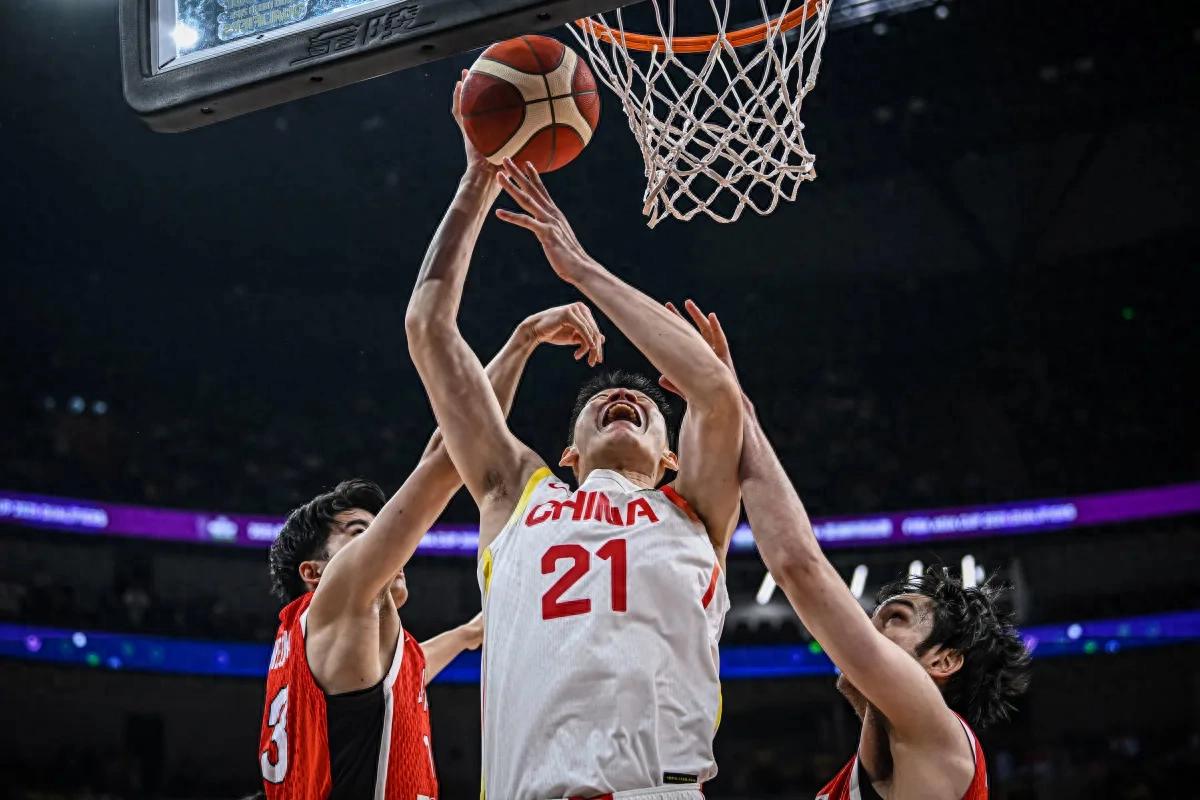 冲刺阶段足总杯焦点战；深圳男篮迎来里程碑；态度坚定；年轻球员得到机会 