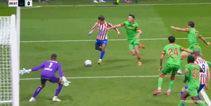 斯图加特训练开放日，转会期队长鼓劲引欢呼，西甲在即，高层口径保持一致 