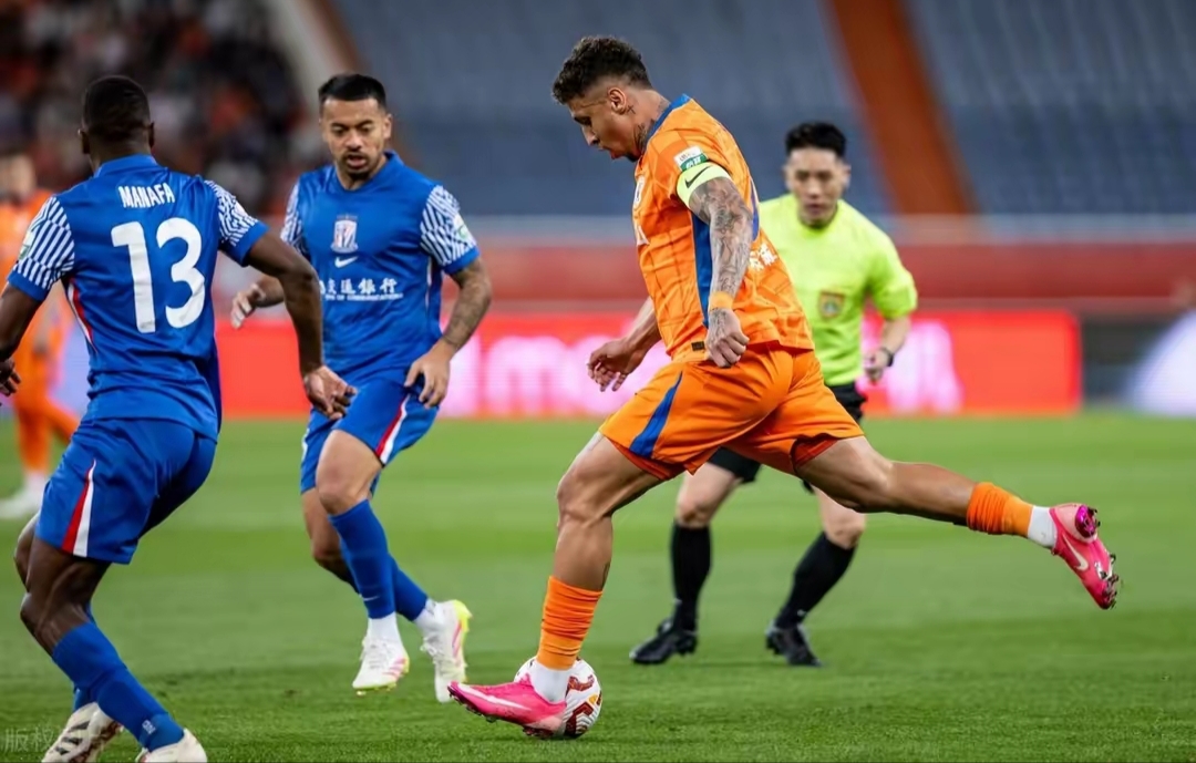 转会期体能课后,成都蓉城迎来里程碑备战NBA季后赛,球迷炸锅,纪律约束更严格的简单介绍 转会期体能课后,成都蓉城迎来里程碑备战NBA季后赛,球迷炸锅,纪律约束更严格的简单介绍