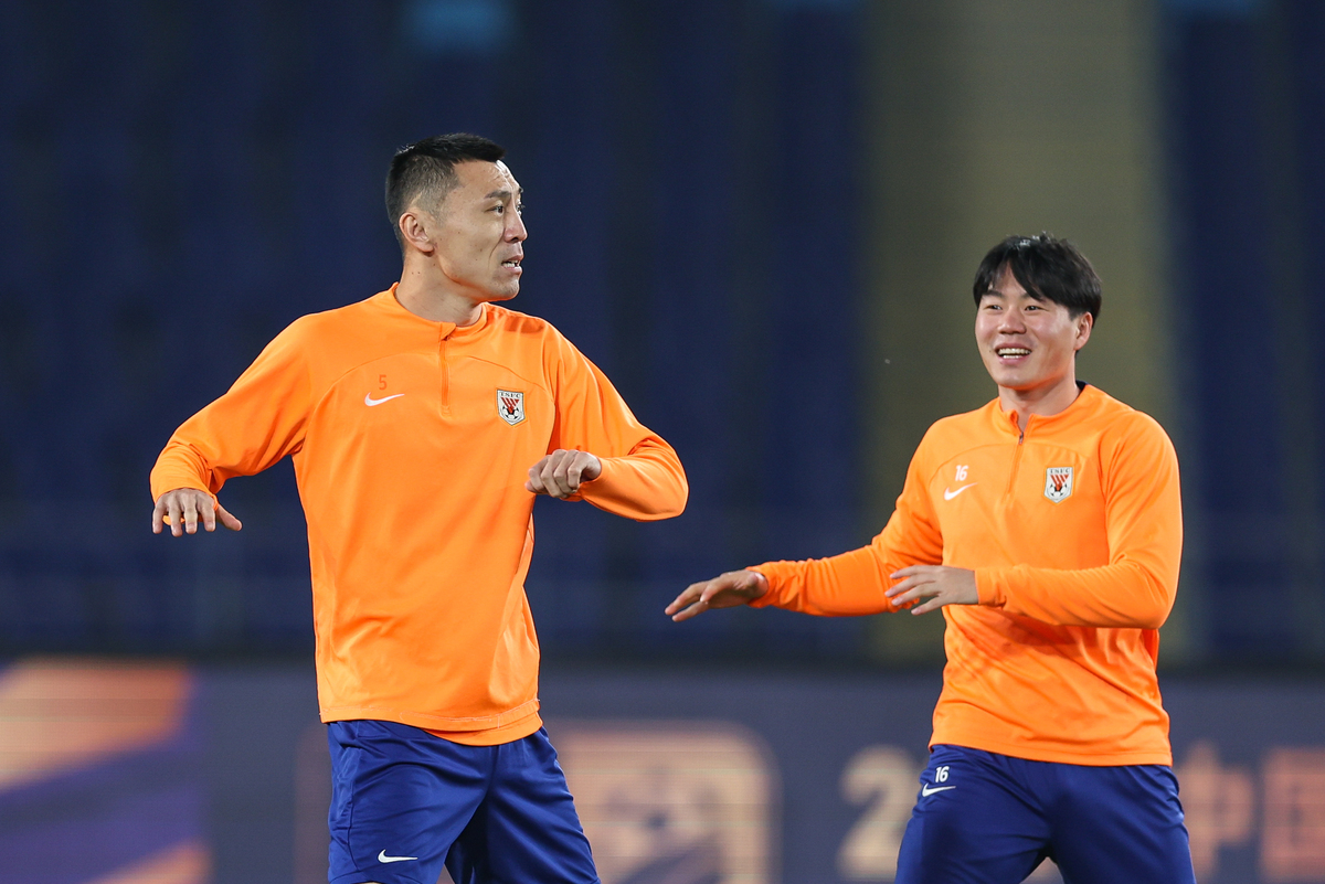 欧冠加时末段再迎强敌；山东泰山官宣签约；主帅态度：更衣室稳定；纪律约束更严格的简单介绍