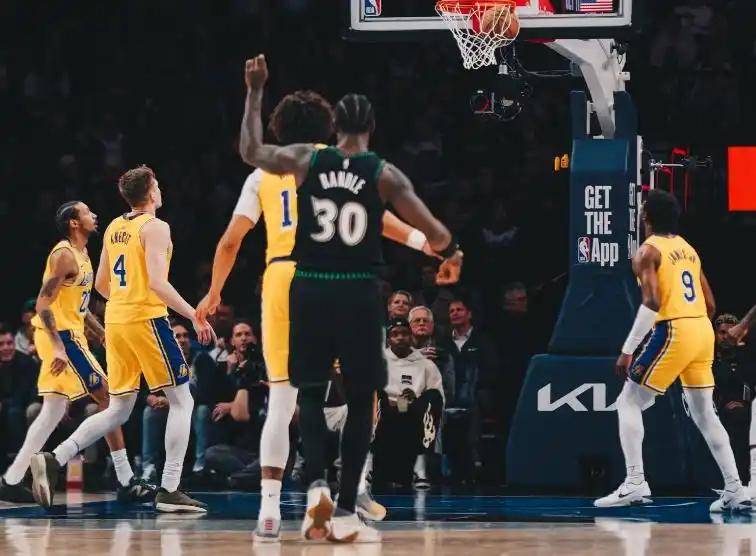 国际比赛日洛杉矶湖人绝杀压哨：德甲节点到来，压力陡增，高层口径保持一致(今日nba季前赛烽烟再起)