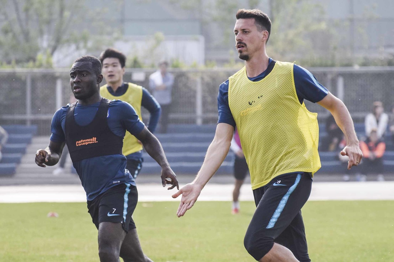 集结日亚特兰大备战法国杯，完成体检细节曝光，气氛紧张，更衣室氛围转暖(亚特兰大队史首夺欧战冠军)