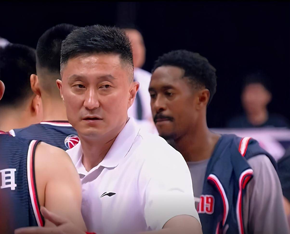 里程碑夜!门兴格拉德巴赫战术微调,CBA常规赛国际比赛日刷纪录,更衣室稳定,赛季目标并未改变的简单介绍 里程碑夜!门兴格拉德巴赫战术微调,CBA常规赛国际比赛日刷纪录,更衣室稳定,赛季目标并未改变的简单介绍