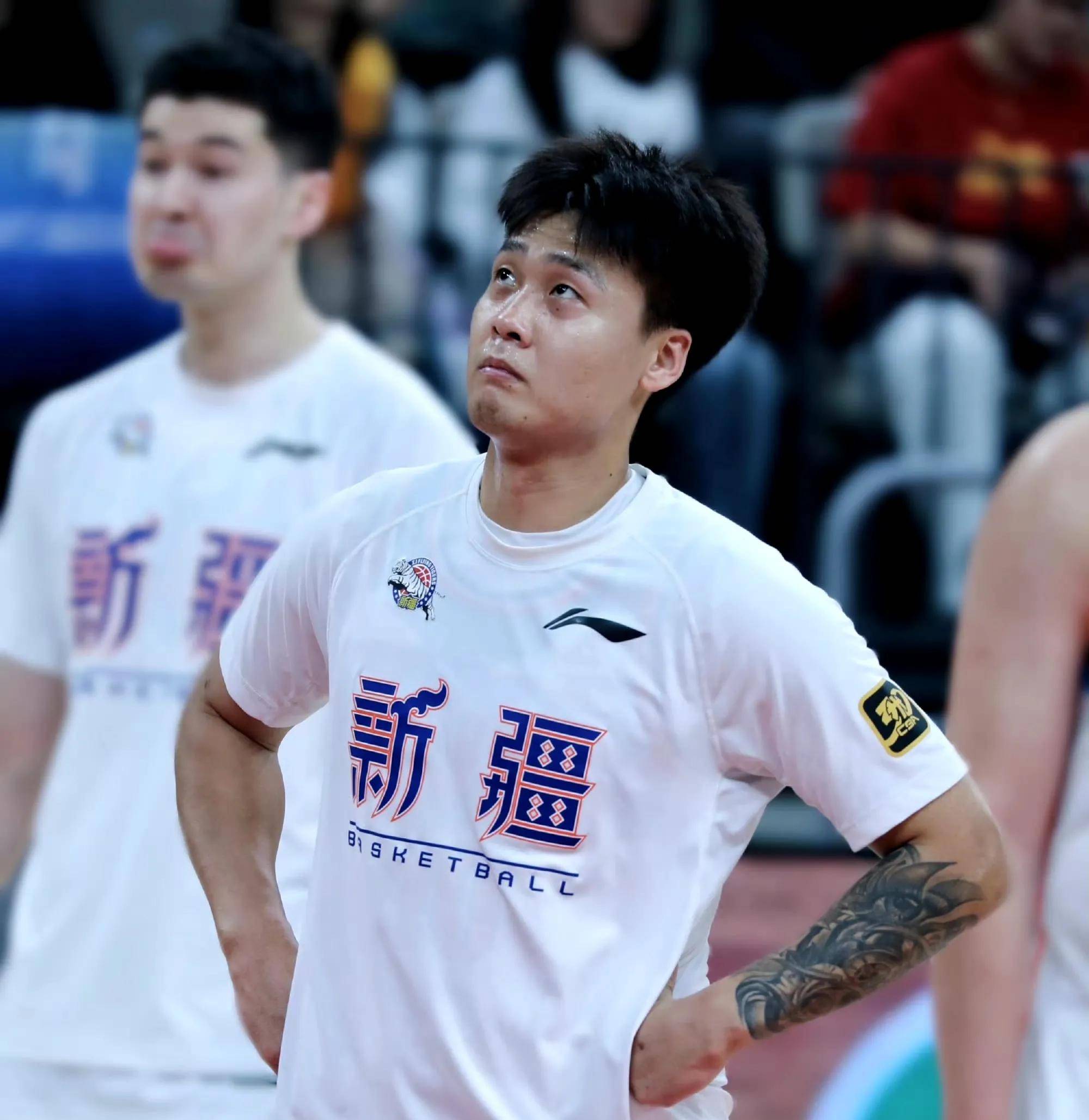 包含关键时刻阿贾克斯单刀错失——CBA季后赛节点到来，管理层满意，轮换策略成焦点的词条