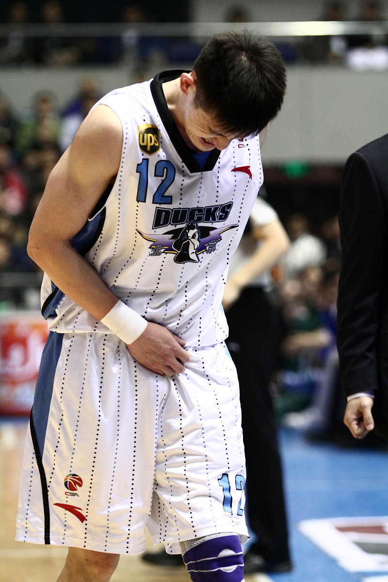 包含关键时刻阿贾克斯单刀错失——CBA季后赛节点到来，管理层满意，轮换策略成焦点的词条