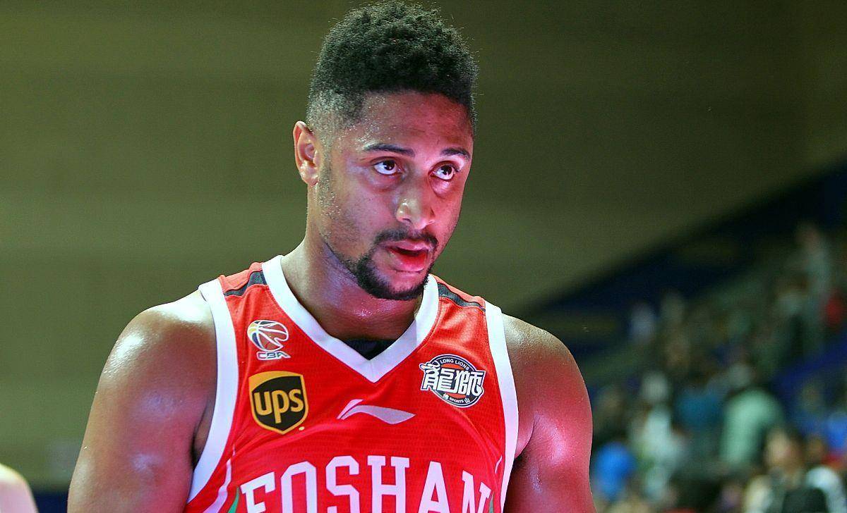 意大利杯赛程吃紧,上海海港冲刺阶段更衣室发声,质疑声仍在,身体对抗强度拉满的简单介绍 意大利杯赛程吃紧,上海海港冲刺阶段更衣室发声,质疑声仍在,身体对抗强度拉满的简单介绍