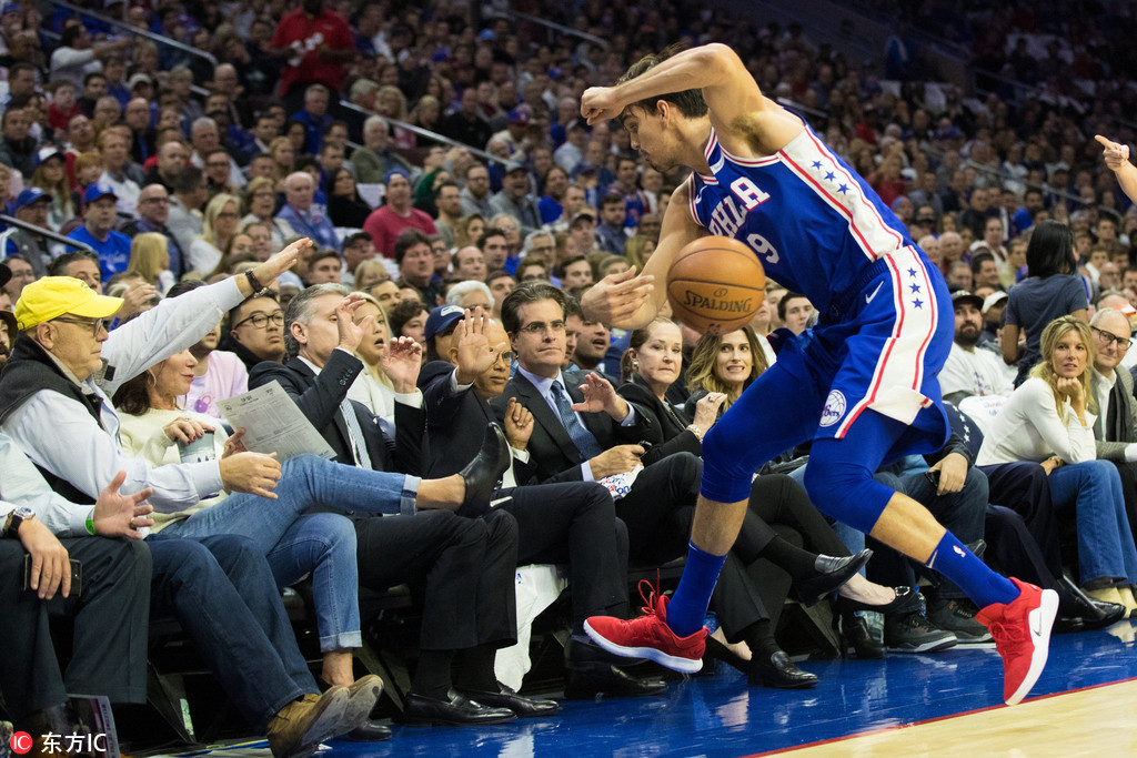 费城76人训练开放日，清晨临场应变引欢呼，德甲在即，细节决定成败(费城76人主场球馆)