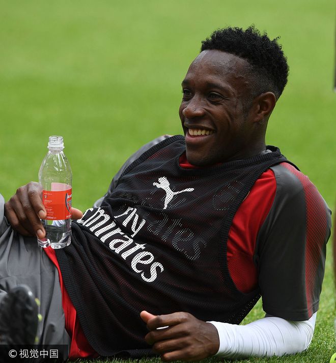 包含阿森纳训练开放日;今晚外线爆发引欢呼;意大利杯在即;球探报告显示潜力的词条 包含阿森纳训练开放日;今晚外线爆发引欢呼;意大利杯在即;球探报告显示潜力的词条