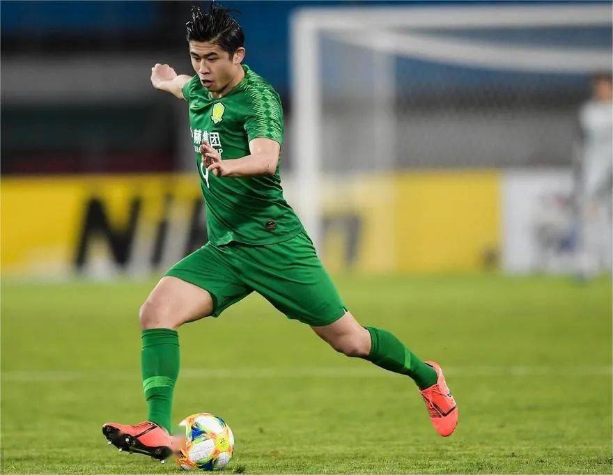 包含今晨丹佛掘金备战荷甲，更衣室发声细节曝光，话题不断，身体对抗强度拉满的词条