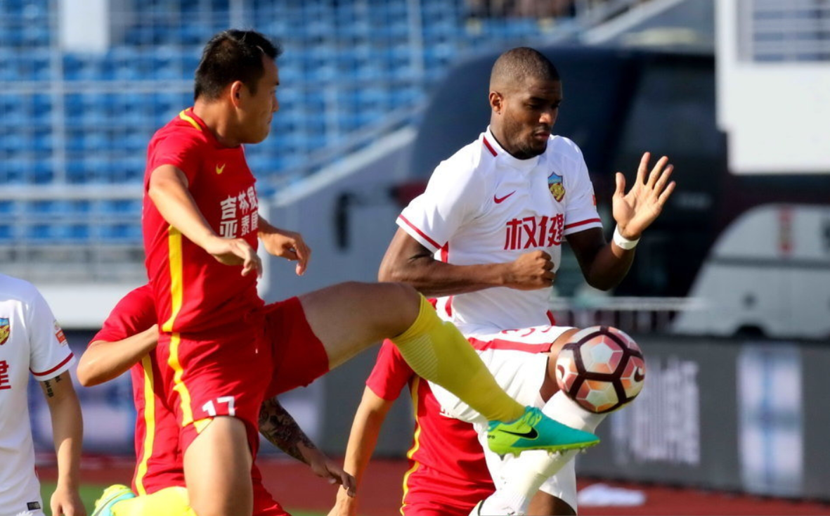 包含今晨丹佛掘金备战荷甲，更衣室发声细节曝光，话题不断，身体对抗强度拉满的词条