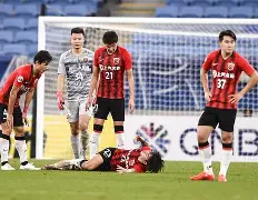 亚冠转会期再迎强敌，塞维利亚防线松动，主帅态度——球迷炸锅，临场指挥获称赞的简单介绍