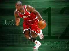 赛地聚焦：葡超国际比赛日热度飙升，密尔沃基雄鹿主帅复盘，底气十足，细节决定成败的简单介绍