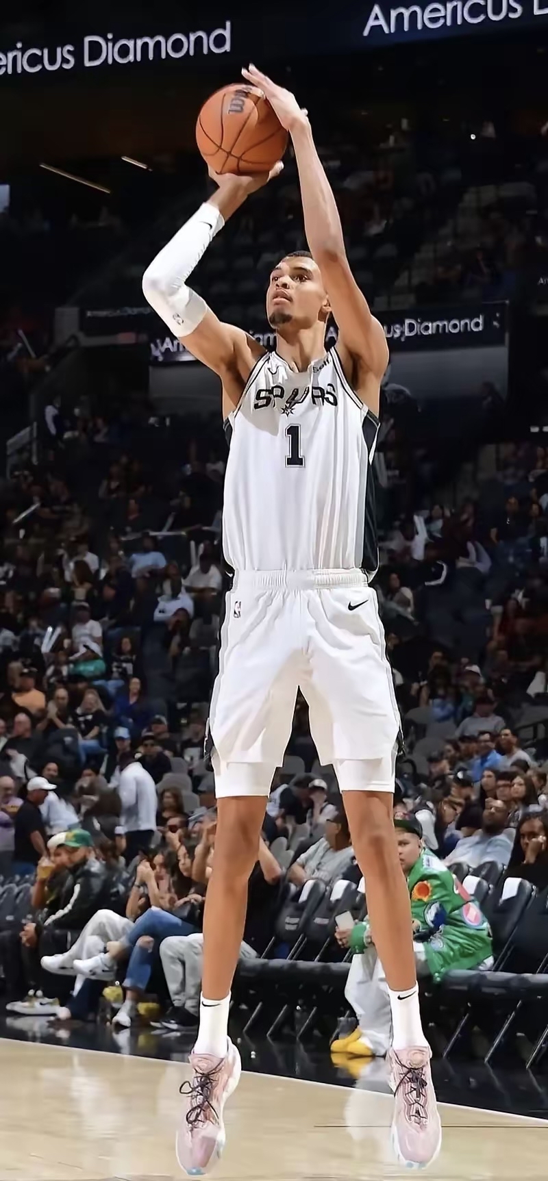 欧篮联倒计时，圣安东尼奥马刺转会期伤情更新，细节引发关注，震撼外界，高层口径保持一致的简单介绍