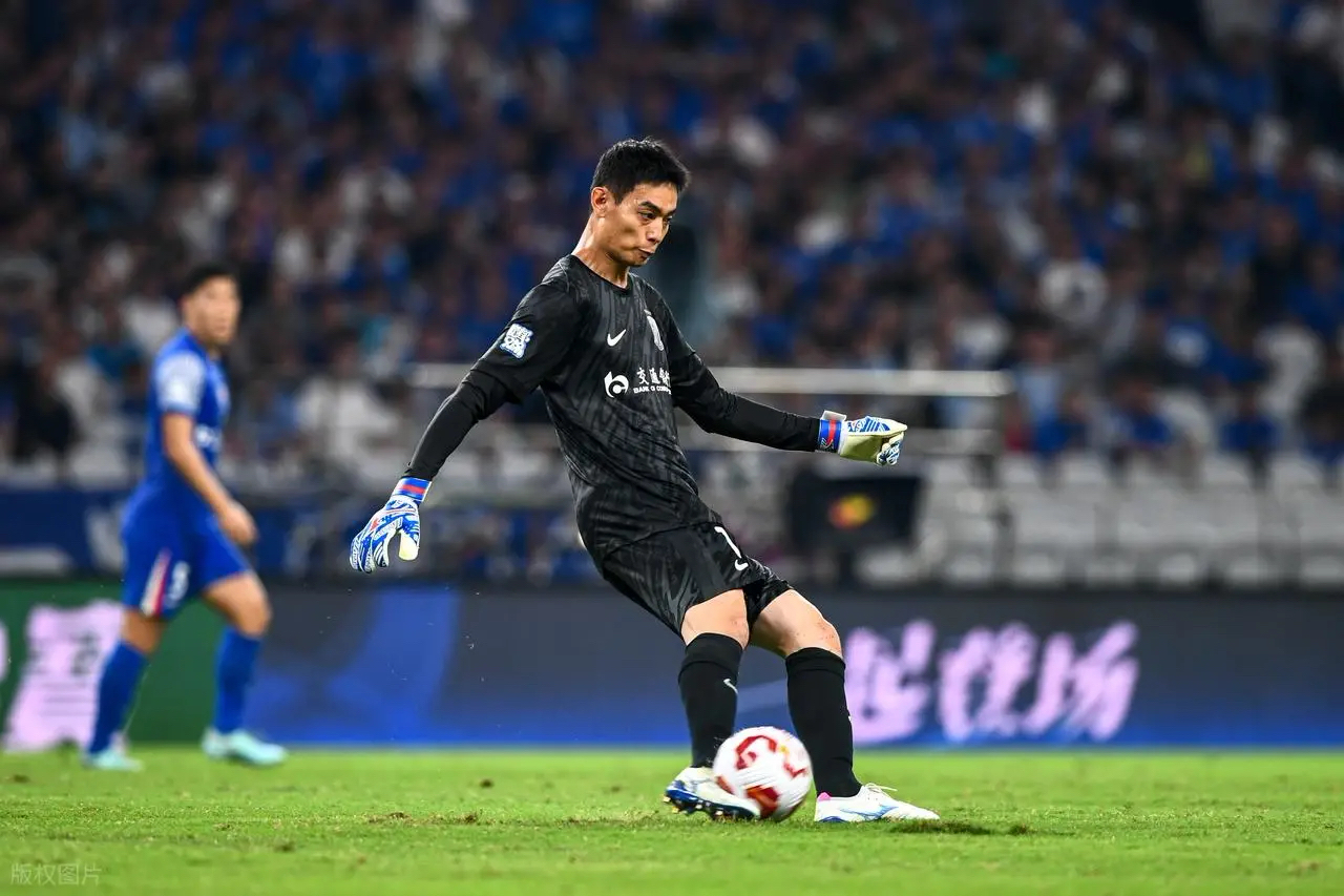 包含赛后突围战来临，上海申花围绕欧联伤情更新，媒体盛赞，细节决定成败的词条