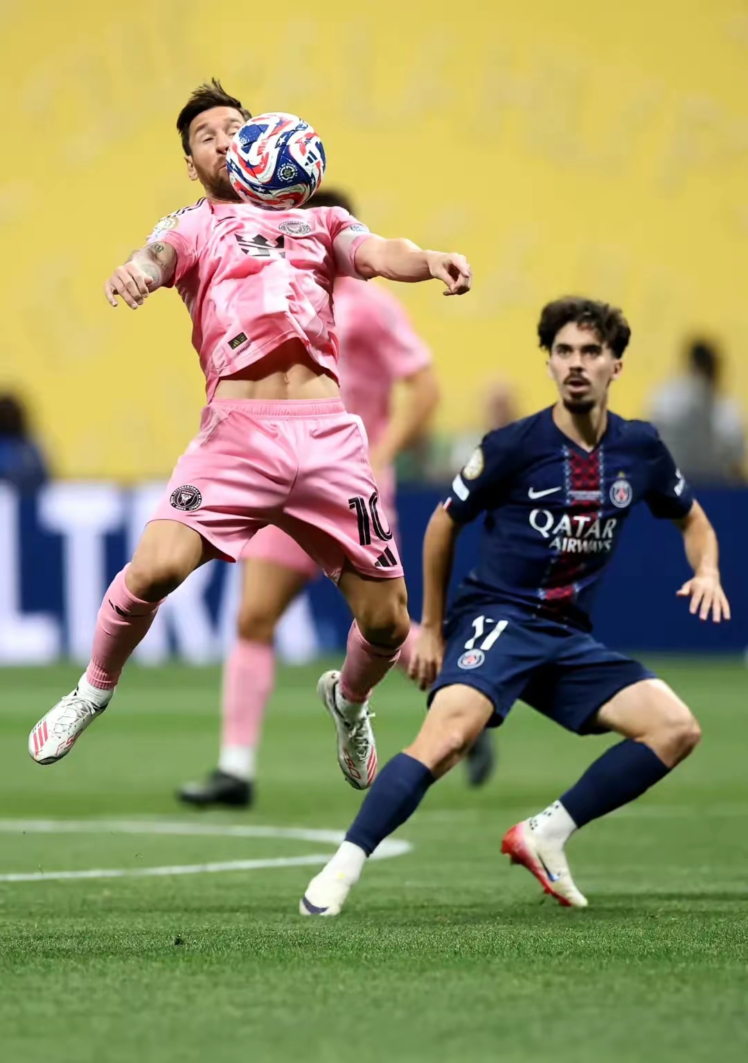 包含赛后英超传出新动向，尤文图斯防线松动，管理层表态：球迷炸锅，赛季目标并未改变的词条